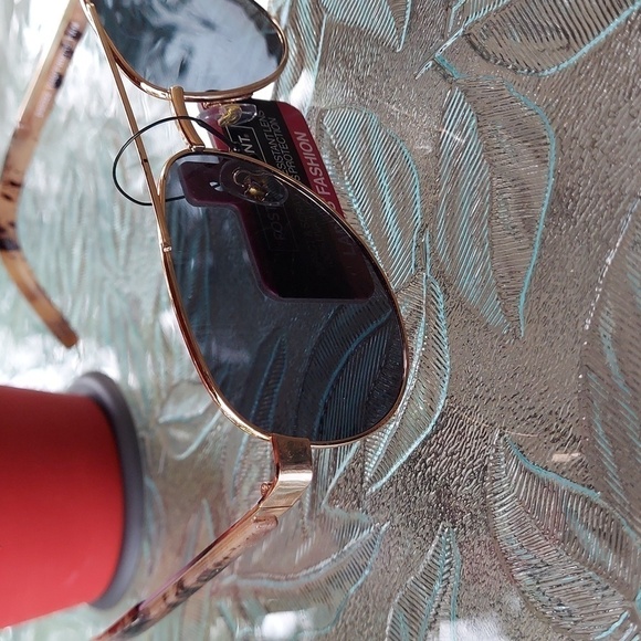 Foster Grant sunglasses - Picture 2 of 5